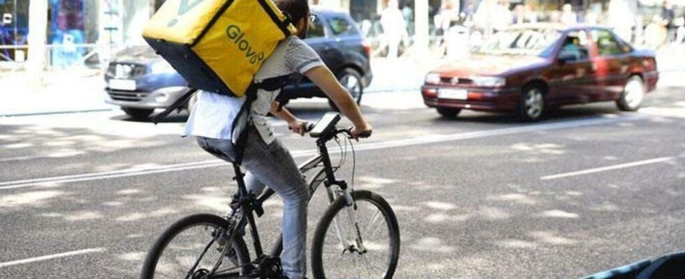 Glovo change son modele de travail en Espagne et embauchera