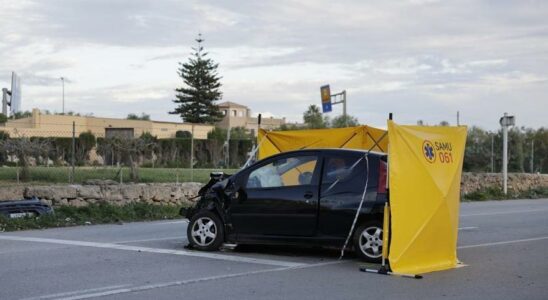 Il poignarde sa femme dans la voiture devant leur fille