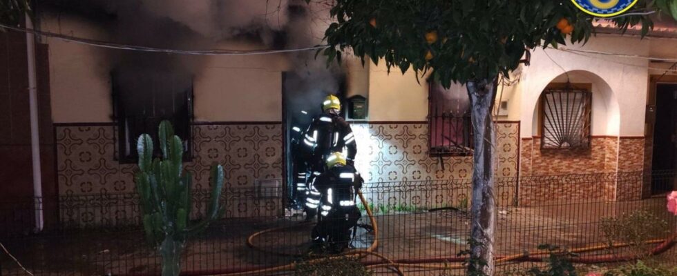 Ils sauvent deux femmes et deux mineurs coinces dans lincendie