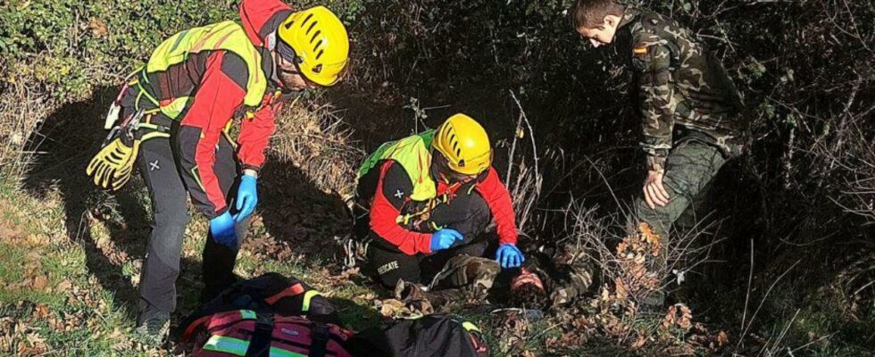 Ils transferent un jeune homme de 20 ans blesse par