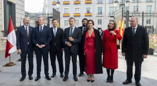 JOUR DE LA CONSTITUTION Les barons du PP se