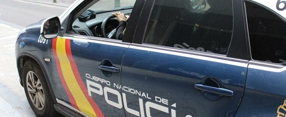 La police arrete un homme qui conduisait