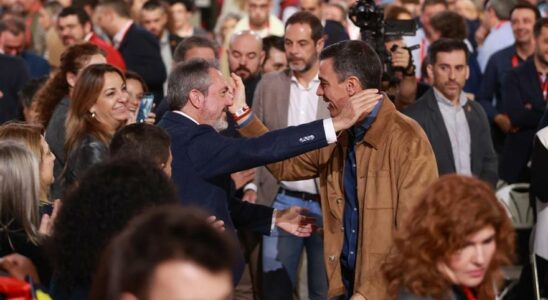 Le congres du PSOE a Seville met en lumiere Espadas