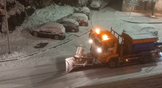 Les Pyrenees aragonaises se levent en blanc avec les premieres