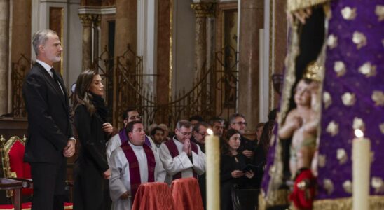 Les images emouvantes de la messe funeraire des victimes de