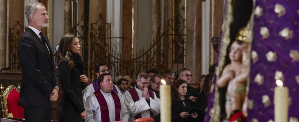 Les images emouvantes de la messe funeraire des victimes de