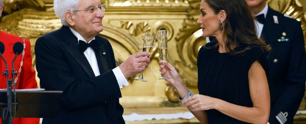 Letizia eblouit avec une robe italienne sans diademe mais avec