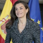 Letizia lance un deux pieces en tweed italien mais lui