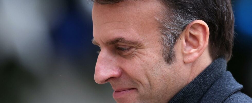 Macron rencontre tous les groupes politiques sauf Le Pen et