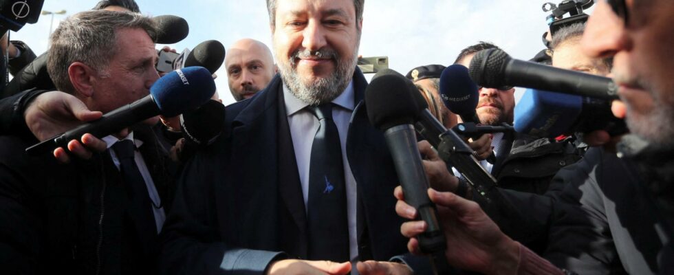 Matteo Salvini acquitte du fait davoir bloque larrivee de 147