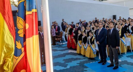 Mazon celebre la Journee de la Constitution a Benidorm apres