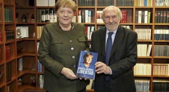 Merkel rejette a Barcelone les critiques a legard de lUkraine