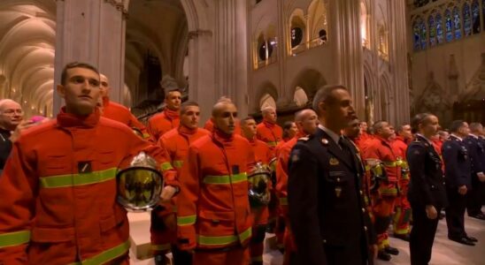 REOUVERTURE DE NOTRE DAME Lovation emue aux pompiers et ouvriers