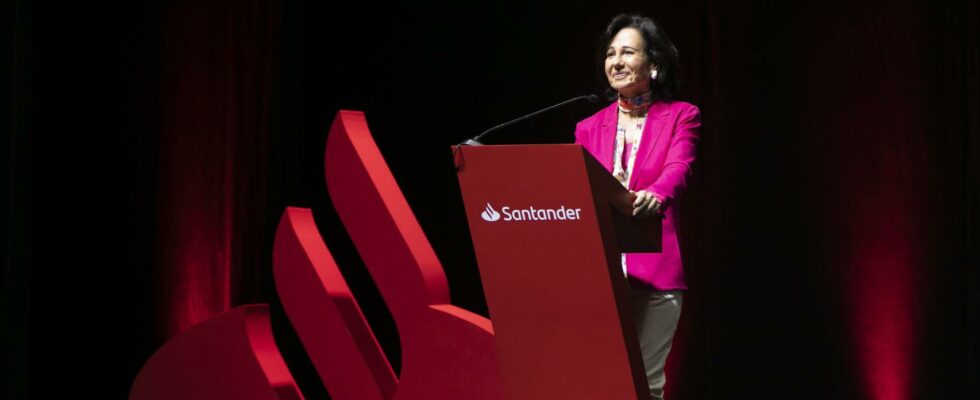 Santander cede ses 305 de Caceis au Credit Agricole mais