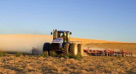 Un agriculteur meurt apres avoir ete renverse par un tracteur