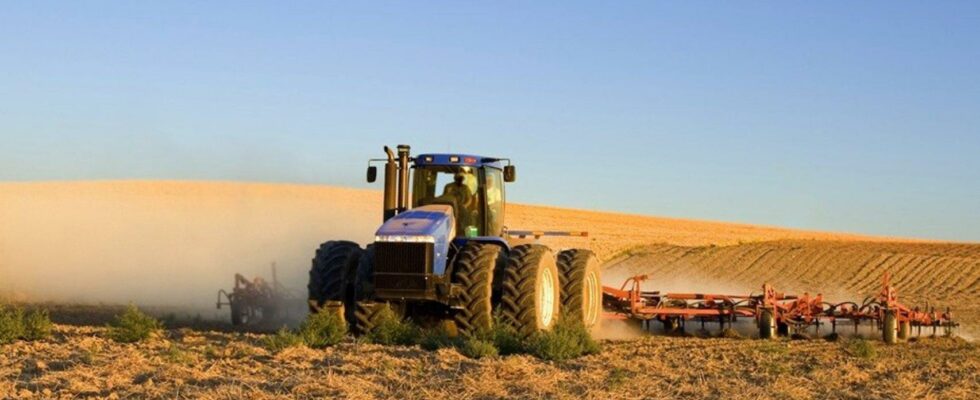 Un agriculteur meurt apres avoir ete renverse par un tracteur