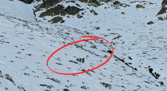 Un alpiniste est secouru apres avoir ete blesse alors quil