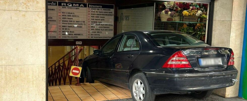 Un chauffeur a Saragosse est confondu avec lentree du supermarche