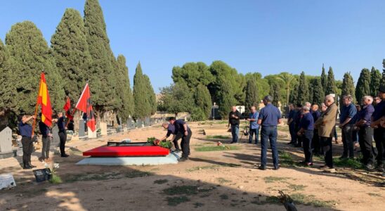 Un groupe de phalangistes rend hommage a Primo de Rivera