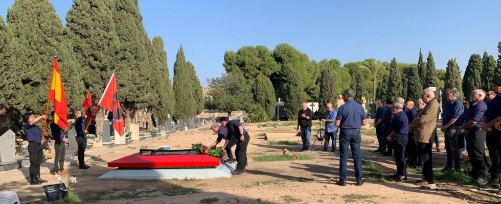 Un groupe de phalangistes rend hommage a Primo de Rivera