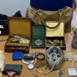 Un homme arrete pour avoir vole des bijoux dune valeur