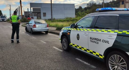 Un homme meurt heurte par un camion dans une ville