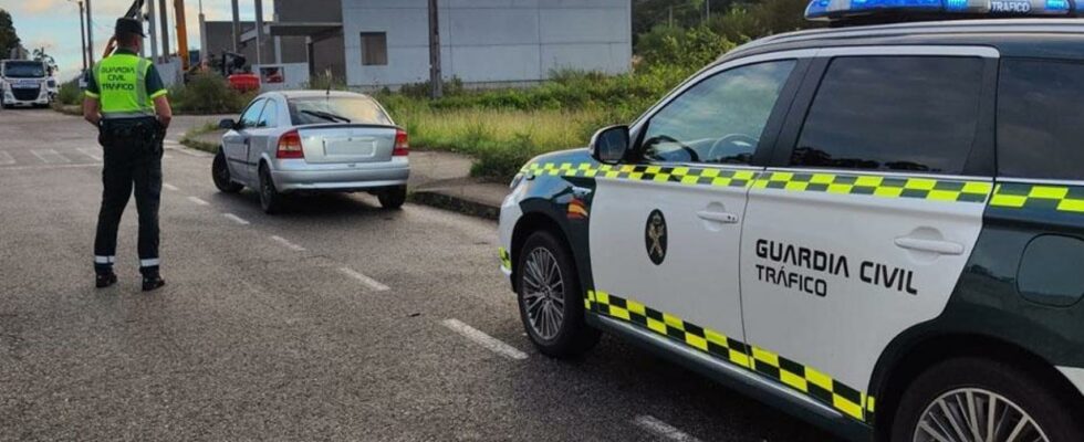 Un homme meurt heurte par un camion dans une ville