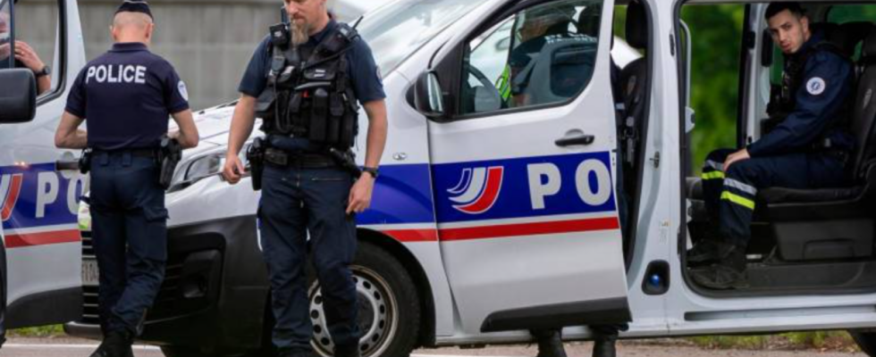 Un homme tue 5 personnes a cote dun camp de