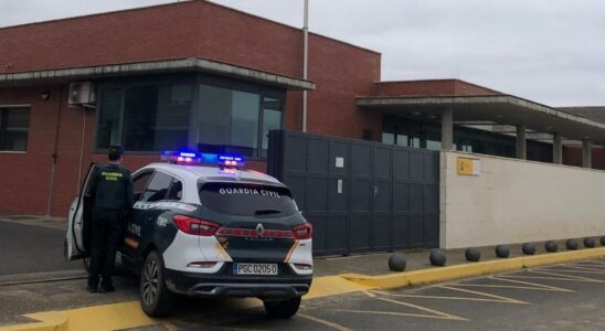 Un medecin saute par la fenetre dune chambre apres avoir