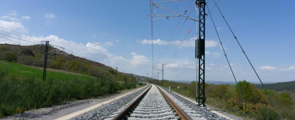 Un train de voyageurs deraille a Foz Lugo apres avoir