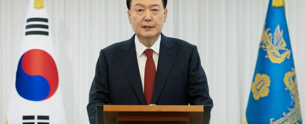 Un tribunal emet un mandat darret contre lancien president Yoon