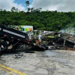 a heurte un camion et a pris feu