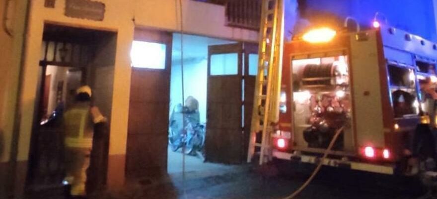 10 personnes expulsees a Alcampell Huesca a cause dun incendie