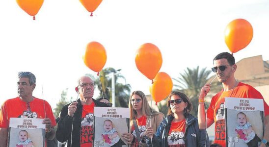 2 enfants 10 femmes et 11 personnes agees sur la