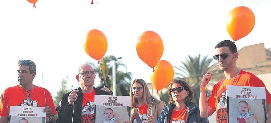 2 enfants 10 femmes et 11 personnes agees sur la