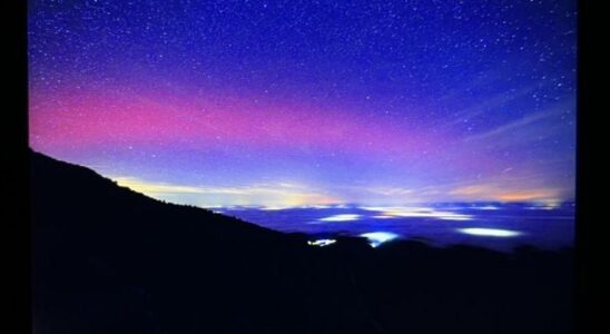 AURORE BOREALE ARAGON Les aurores boreales illuminent le ciel