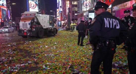 Au moins 10 personnes blessees dans une fusillade devant une