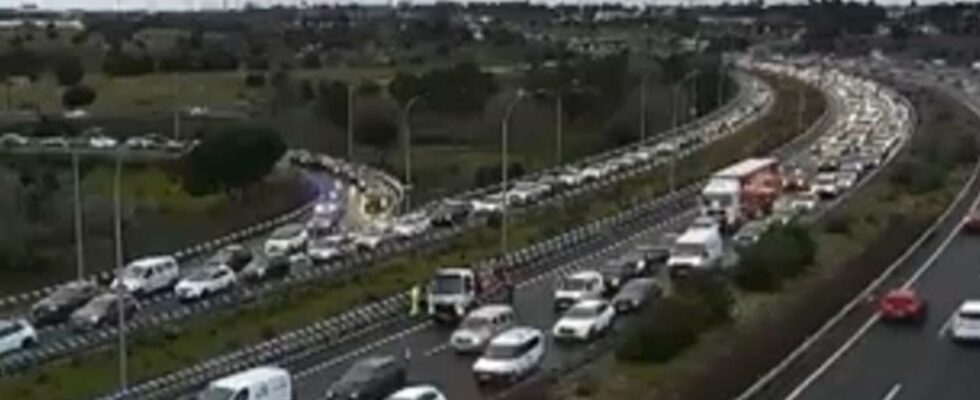 Des embouteillages kilometriques dans le M 40 pour lincendie dune voiture