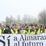 Des milliers de personnes revendiquent la centrale nucleaire dAlmaraz comme