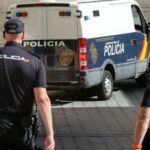 Douze chauffeurs de taxi de laeroport de Seville arretes pour