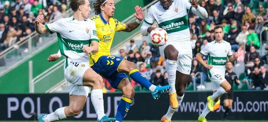 Elche traverse Las Palmas et se faufile en huitiemes de