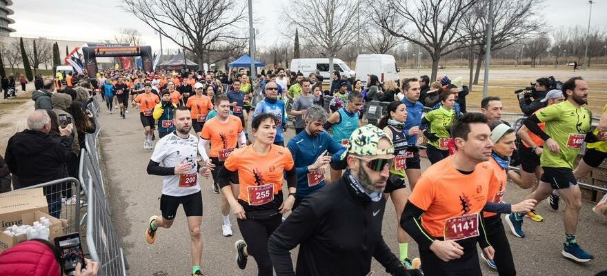 En images Des centaines de coureurs se rendent a