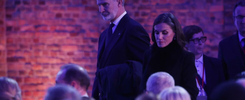 Kings Felipe VI et Letizia de deuil rigoureux commemorent en