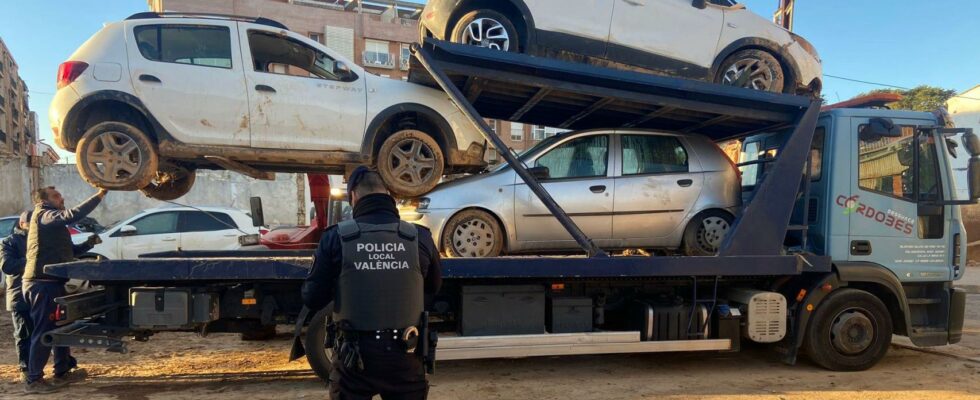 La Police Locale de Valence accelere lenlevement des vehicules touches