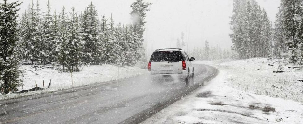 La neige complique la circulation et les forces a lextreme