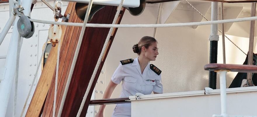 La princesse Leonor accoste a Tenerife a bord du Juan