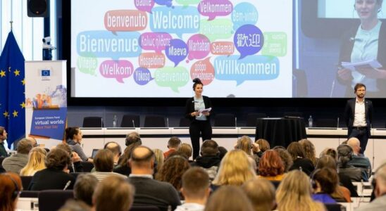 Le Congres des deputes debat sur le Parlement permanent du