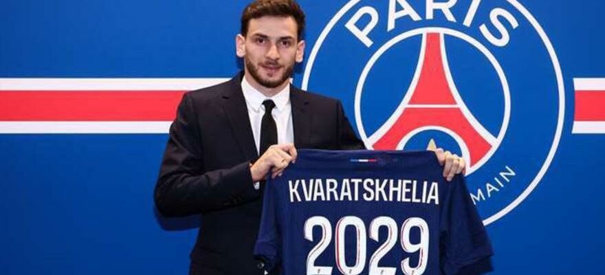 Le PSG finalise la signature de Kvaratskhelia pour 70 millions