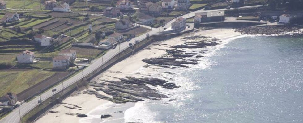 Le corps dune femme a ete retrouve dans le sable