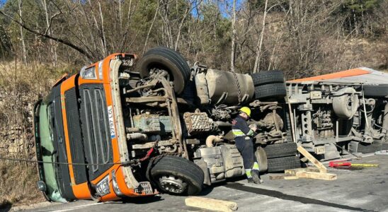 Le renversement dun camion oblige a couper la N 230 provoquant